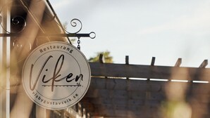 A restaurant sign with the name 'Viken' and website 'visbygustavsvik.se'. - Visby Gustavsvik (Visby)