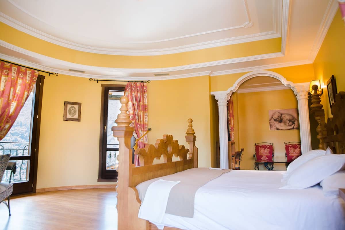 Suite, Jetted Tub