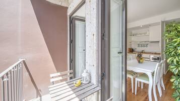 Estúdio, vista para o pátio | Sacada