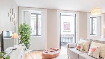 Estúdio luxo, vista para a cidade | Roupas de cama premium, cofres nos quartos, escrivaninha