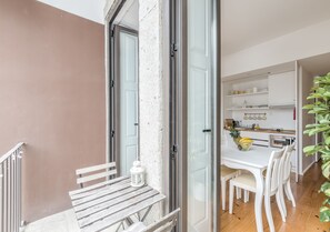 Estúdio, vista para o jardim | Sacada