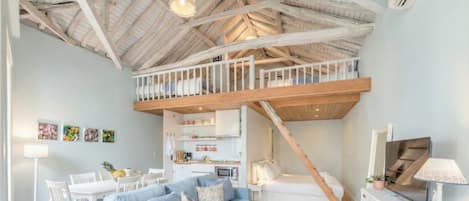 Loft, Garden View | Premium bedding, in-room safe, desk, iron/ironing board