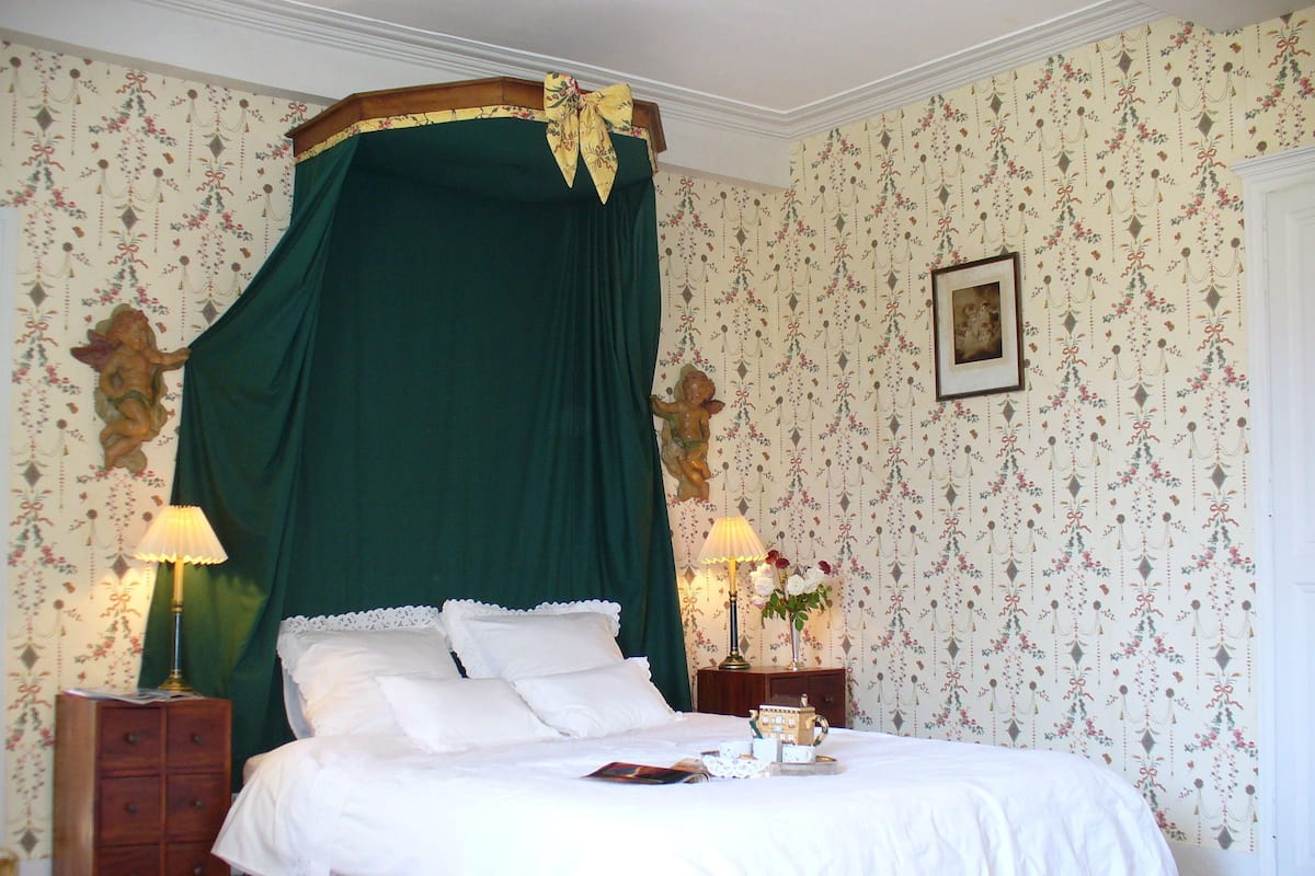 Chambre Prestige double, vue sur le parc (Chambre des Anges) | DĂ©cor unique, lit dâappoint (supplĂ©ment), accĂšs au Wi-Fi (inclus)