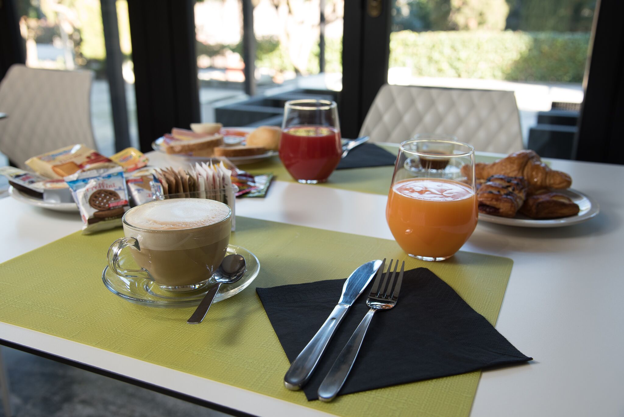 daily to-go breakfast (eur 10 per person)