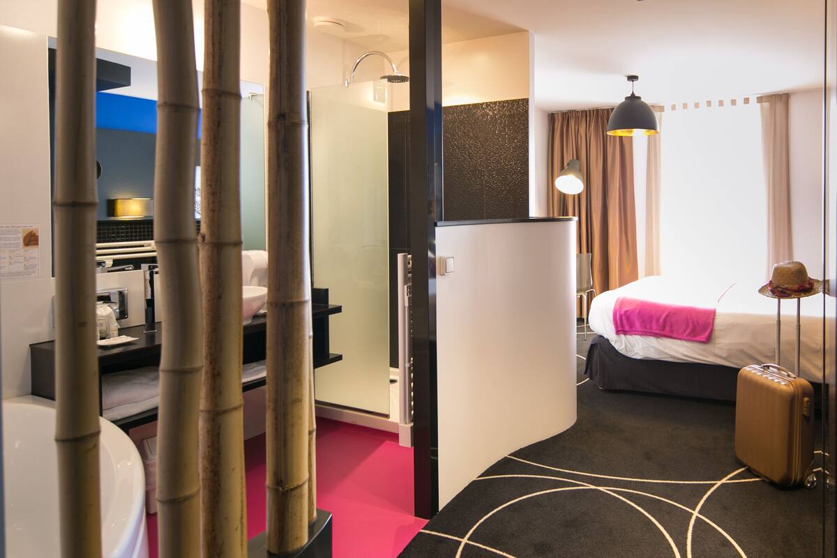 premium double room (cosy) | desk, soundproofing, iron/ironing board, free wifi