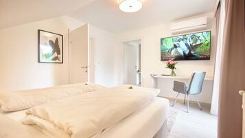 Apartment (Modern) | 1 bedroom, minibar, in-room safe, desk