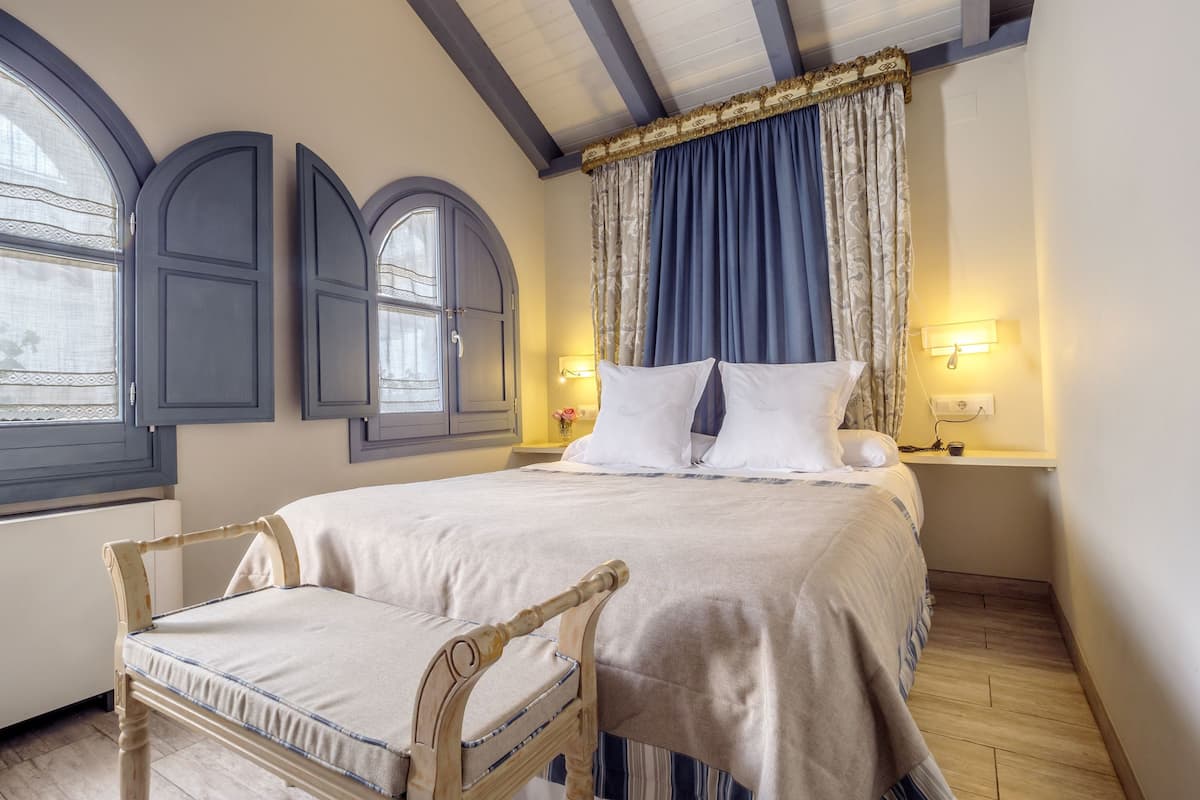 Premium appartement, 1 slaapkamer | Luxe beddengoed, donzen dekbedden, een kluis op de kamer