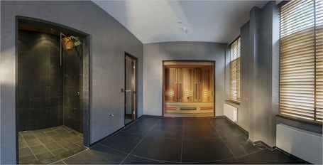 Sauna, steam room