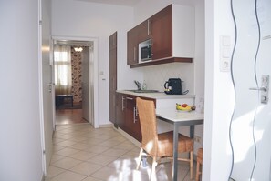 Estúdio conforto (incl. final cleaning fee) | Cozinha privada | Geladeira grande, micro-ondas, cooktop, máquina de café expresso