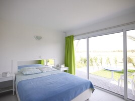 Free cots/infant beds, free WiFi