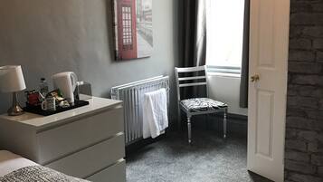 Chambre Simple, salle de bains attenante