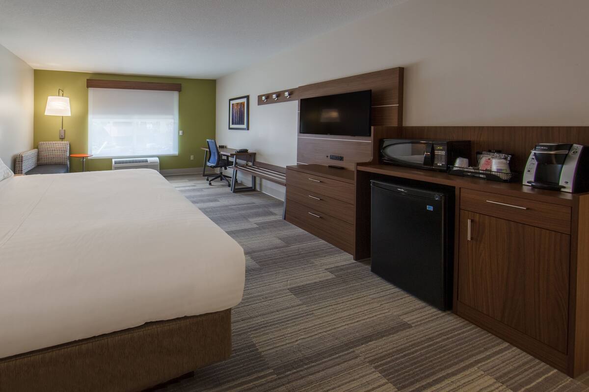 1 chambre, minibar, coffres-forts dans les chambres, bureau