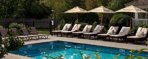 Seasonal outdoor pool - Shelter Island House (Shelter Island Heights)