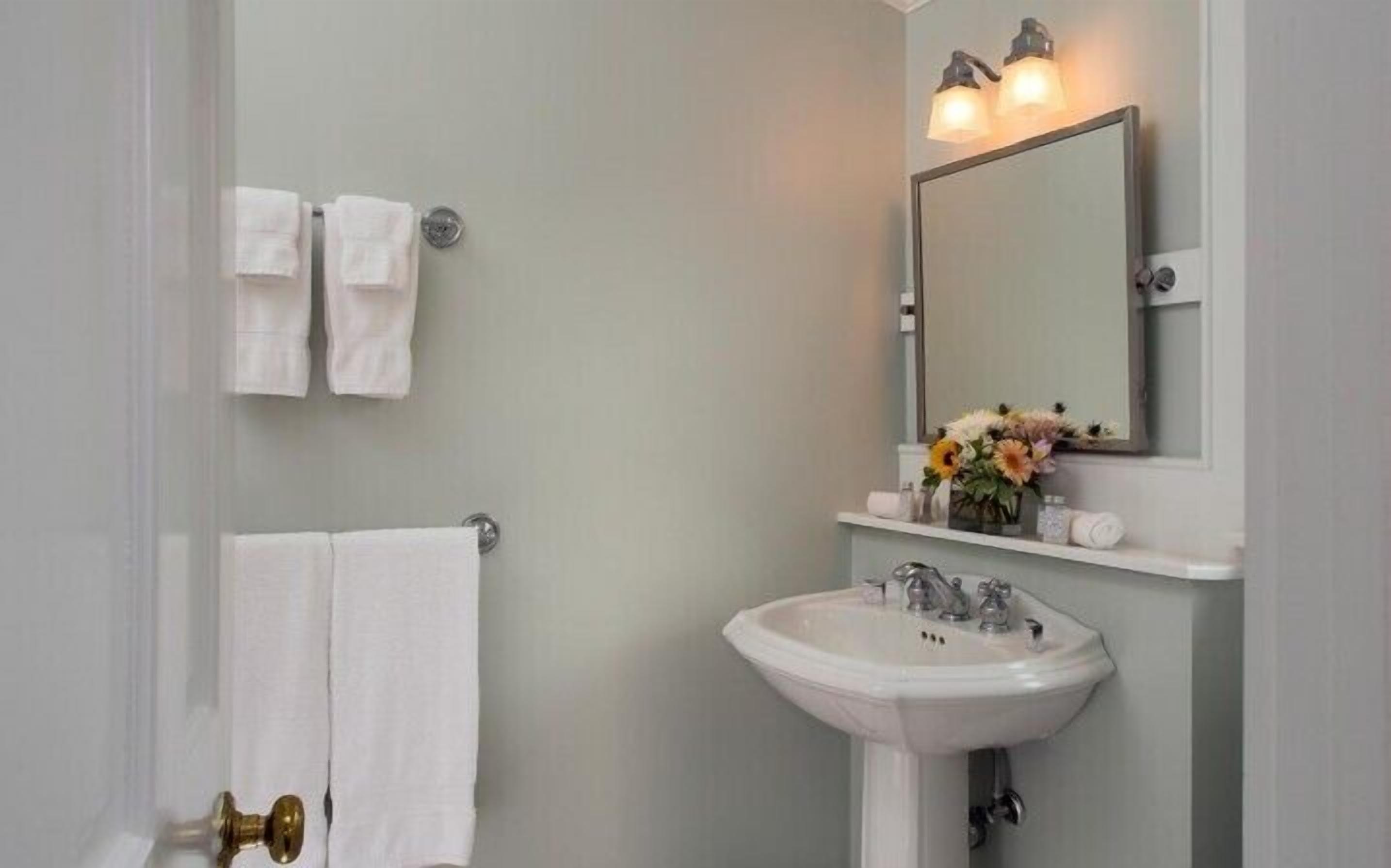 Bathroom sink