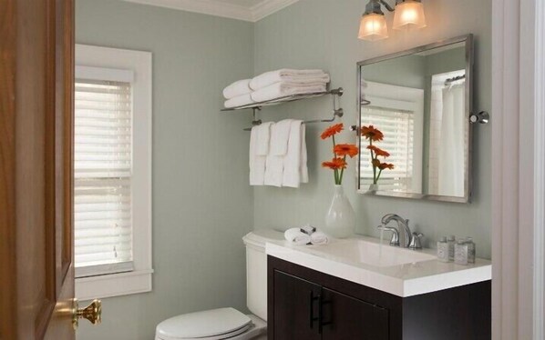 Bathroom - Shelter Island House (Shelter Island Heights)