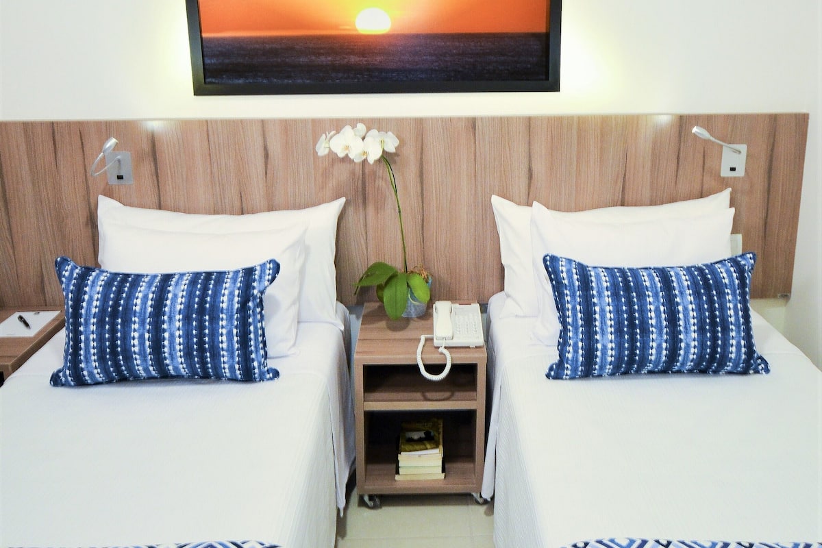 standard room twin beds | minibar, in-room safe, desk, laptop workspace