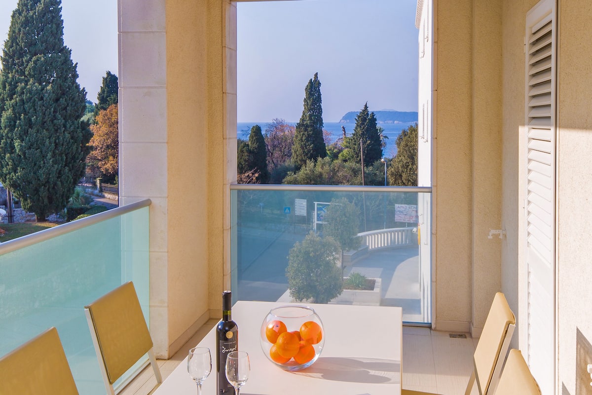 Deluxe Apartment, 2 Bedrooms, Terrace, Partial Sea View | Balcony