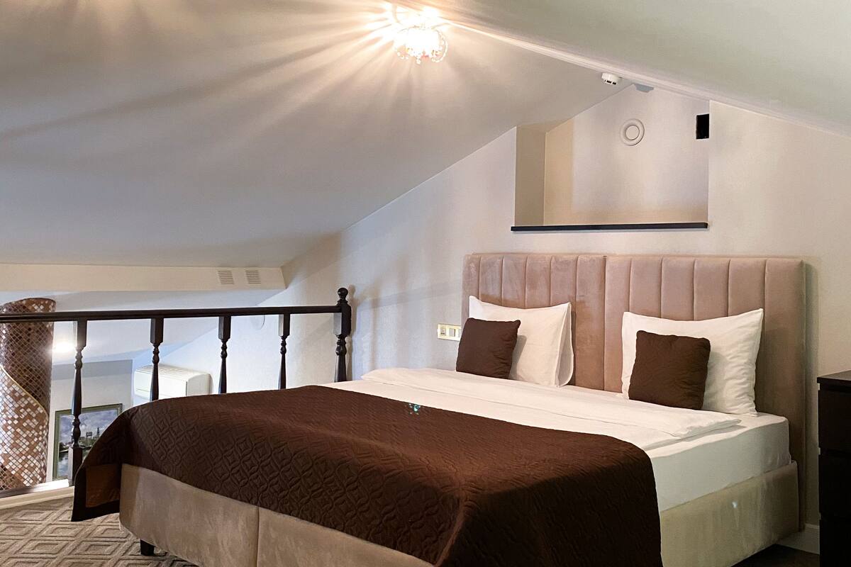 Suíte | Roupas de cama antialérgicas, cofres nos quartos, escrivaninha