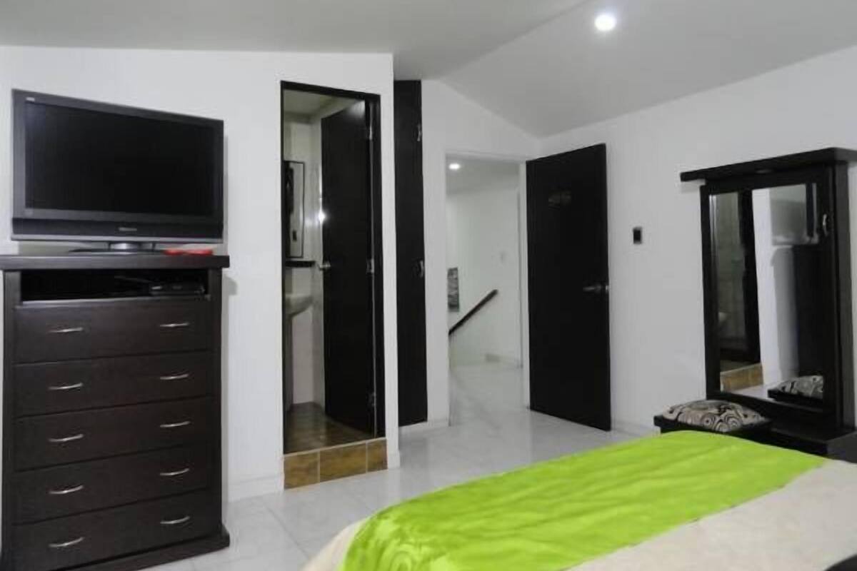 Deluxe Double Room, 1 Double Bed | 1 bedroom, in-room safe, desk, iron/ironing board