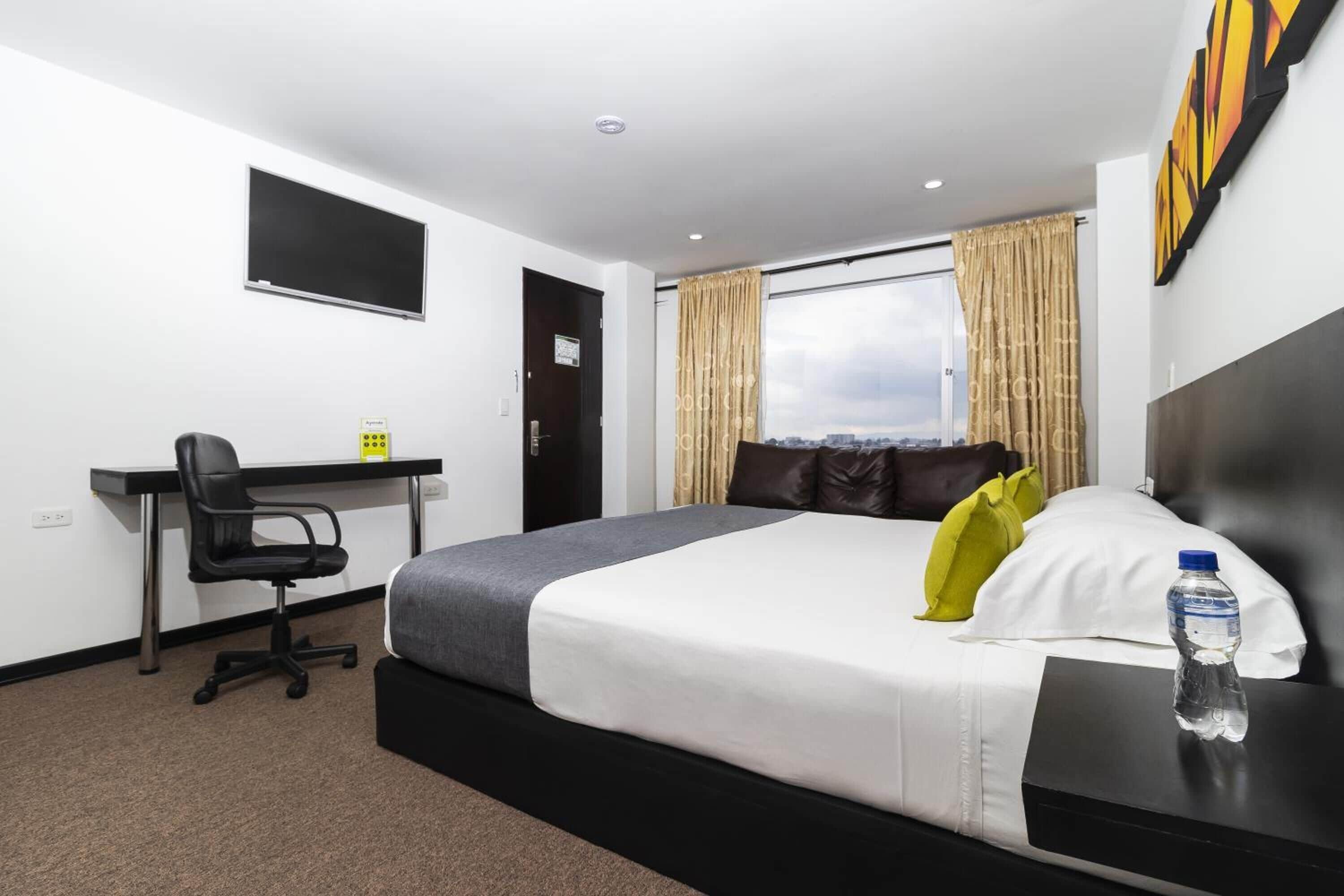 quadruple room | hypo-allergenic bedding, desk, laptop workspace, soundproofing