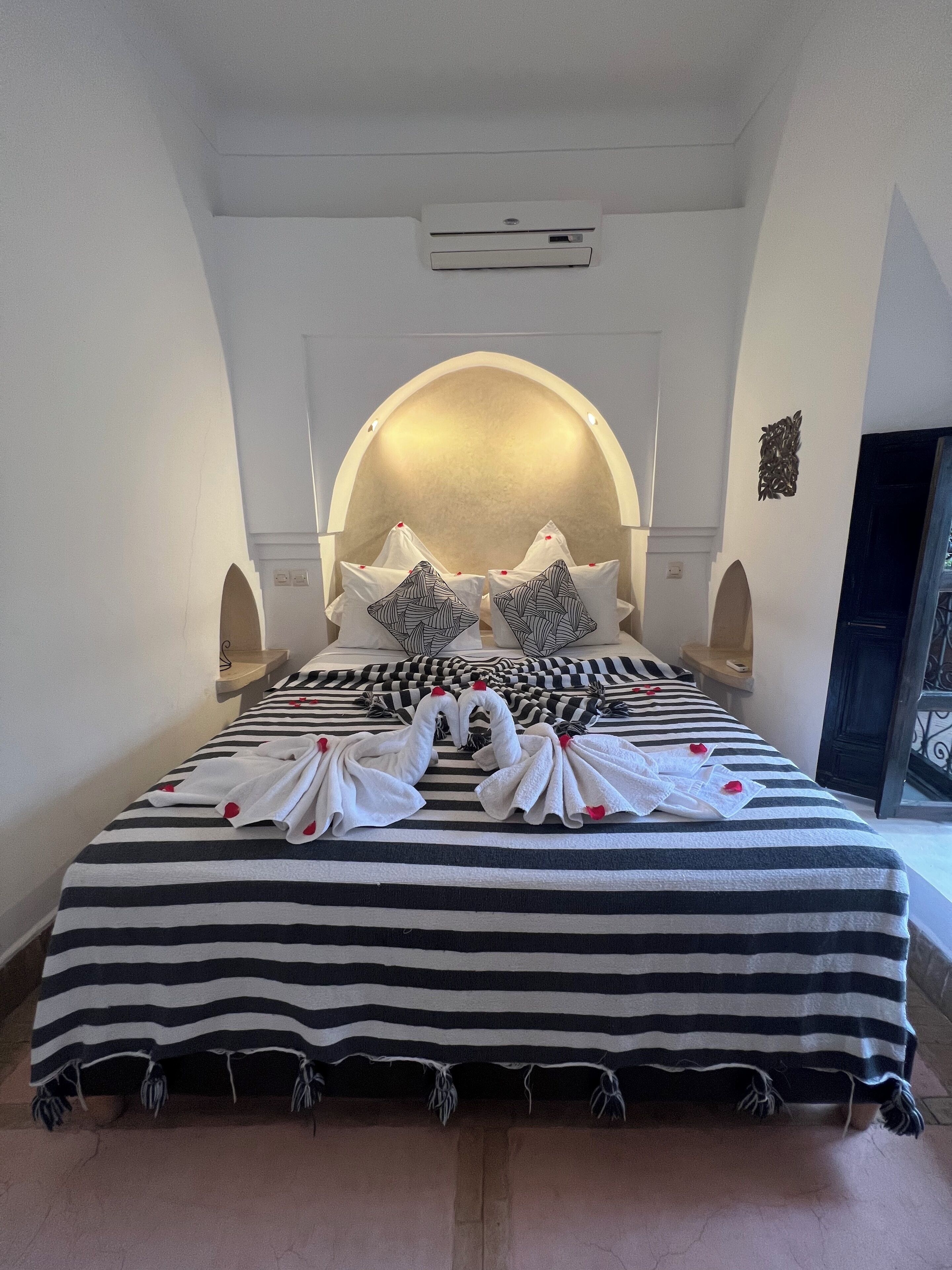 Chambre Deluxe | Coffres-forts dans les chambres, bureau, chambres insonorisées