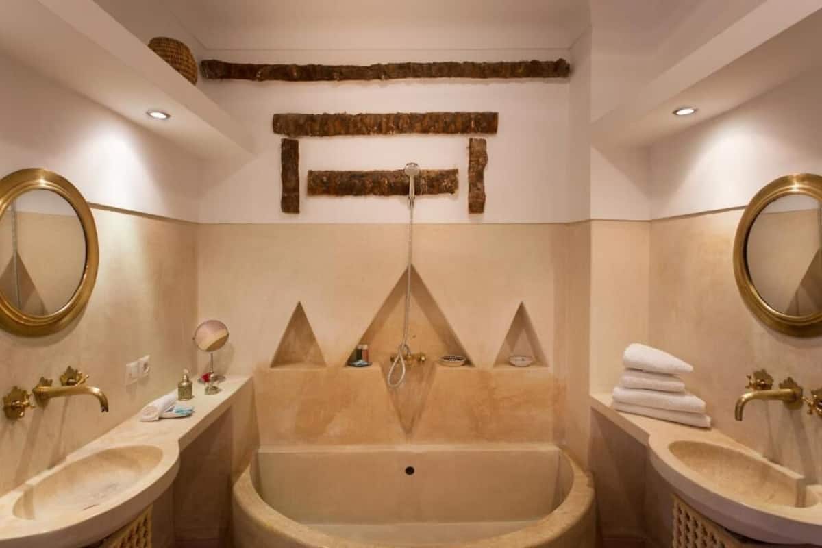 Deluxe Room | Bathroom