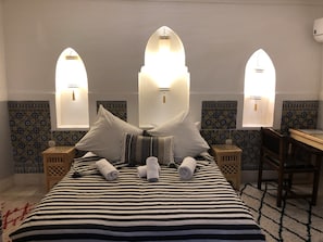 In-room safe, desk, soundproofing, free cribs/infant beds - Riad Jnan el Cadi (Marrakech)
