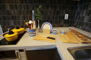 Poseidon (Type 2) | Private kitchenette | Full-size fridge, microwave, stovetop, cookware/dishes/utensils