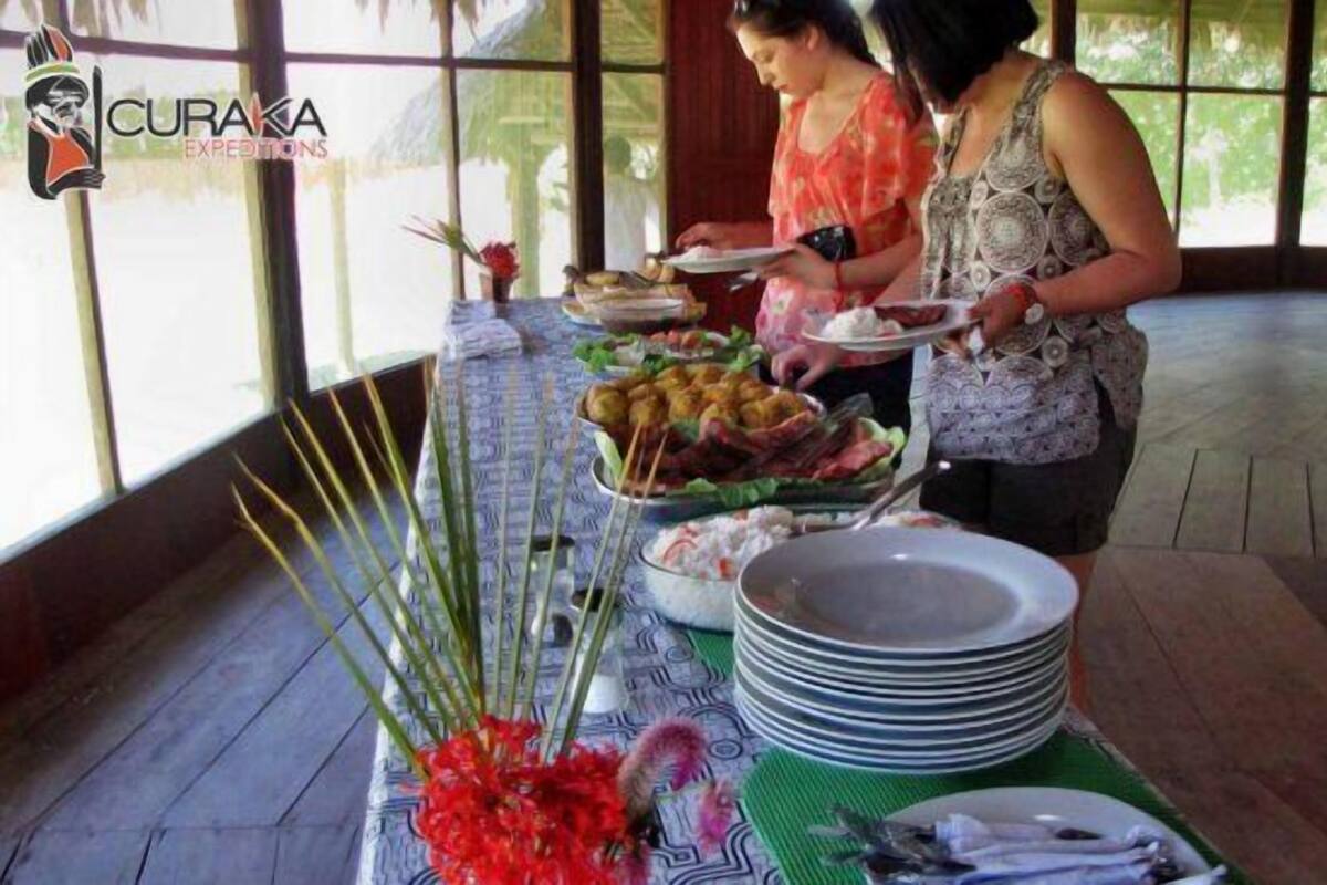 غرفة ثلاثية | تناول الطعام