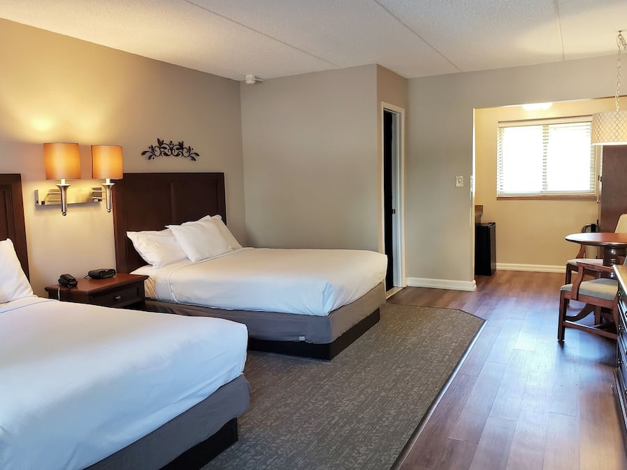 Hypo-allergenic bedding, free WiFi, bed sheets