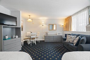 Studio – standard, privat bad (Two Double Beds) | Sengetøy av topp kvalitet, wi-fi (inkludert) og sengetøy