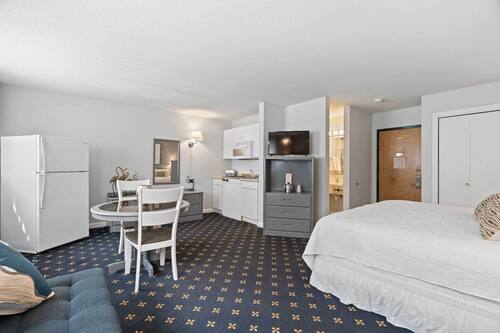 Deluxe-Studio, eigenes Bad (King Size Bed) | Babybetten, Zustellbetten, kostenloses WLAN, Bettwäsche