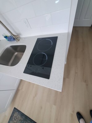 Standard Suite, Private Bathroom | Private kitchen | Mini-fridge, microwave, coffee/tea maker, toaster - The Niantic Inn (Niantic)