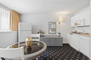 Deluxe Suite, 2 Double Beds, Non Smoking, Kitchenette | Premium bedding, free WiFi, bed sheets