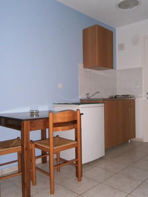 Studio | Living area | LCD TV - Petros Studios (Kefalonia)