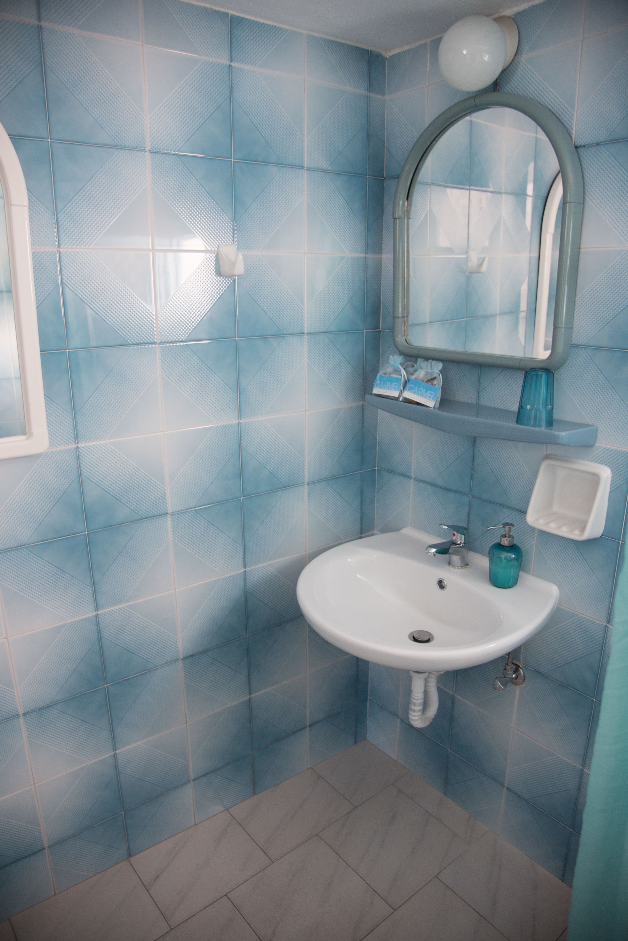 apartment, 1 bedroom, sea view | bathroom | shower, free toiletries, hair dryer, towels