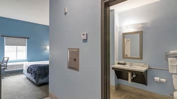 Chambre Simple | Salle de bain | Ensemble douche/baignoire, articles de toilette gratuits