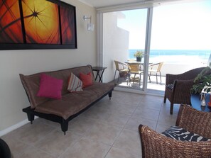  Apartamento 1 dormitorio con vista al mar (1124) | Olohuone | 32–tuumainen LED-televisio, jossa satelliittikanavat