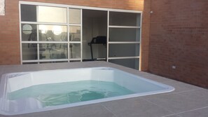 Outdoor spa tub - Hotel Suite Continental (Barranquilla)