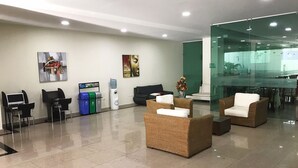 Lobby sitting area - Hotel Suite Continental (Barranquilla)