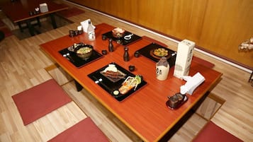 Lunch and dinner served