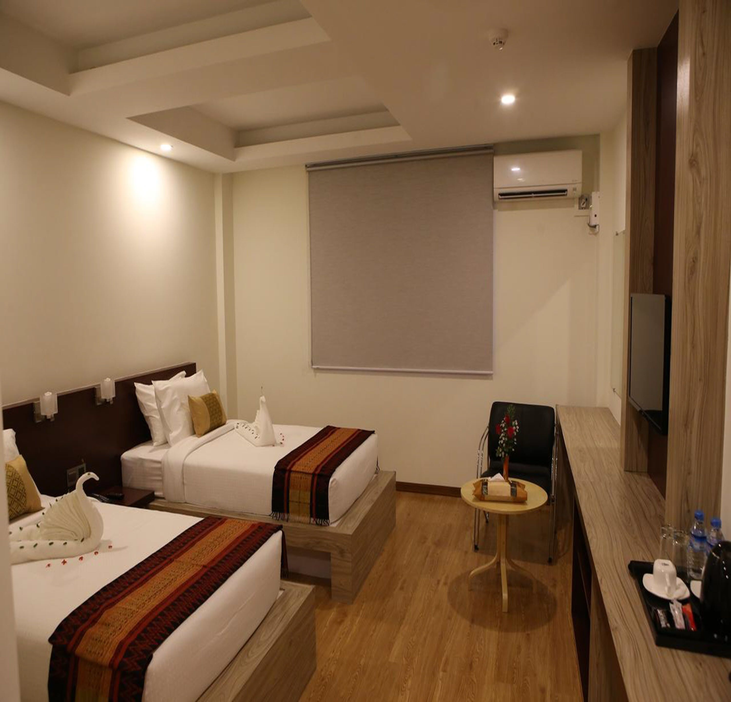 superior room | minibar, in-room safe, desk, rollaway beds