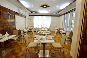 Local and international cuisine - Serene Valley Hotel (Yangon)