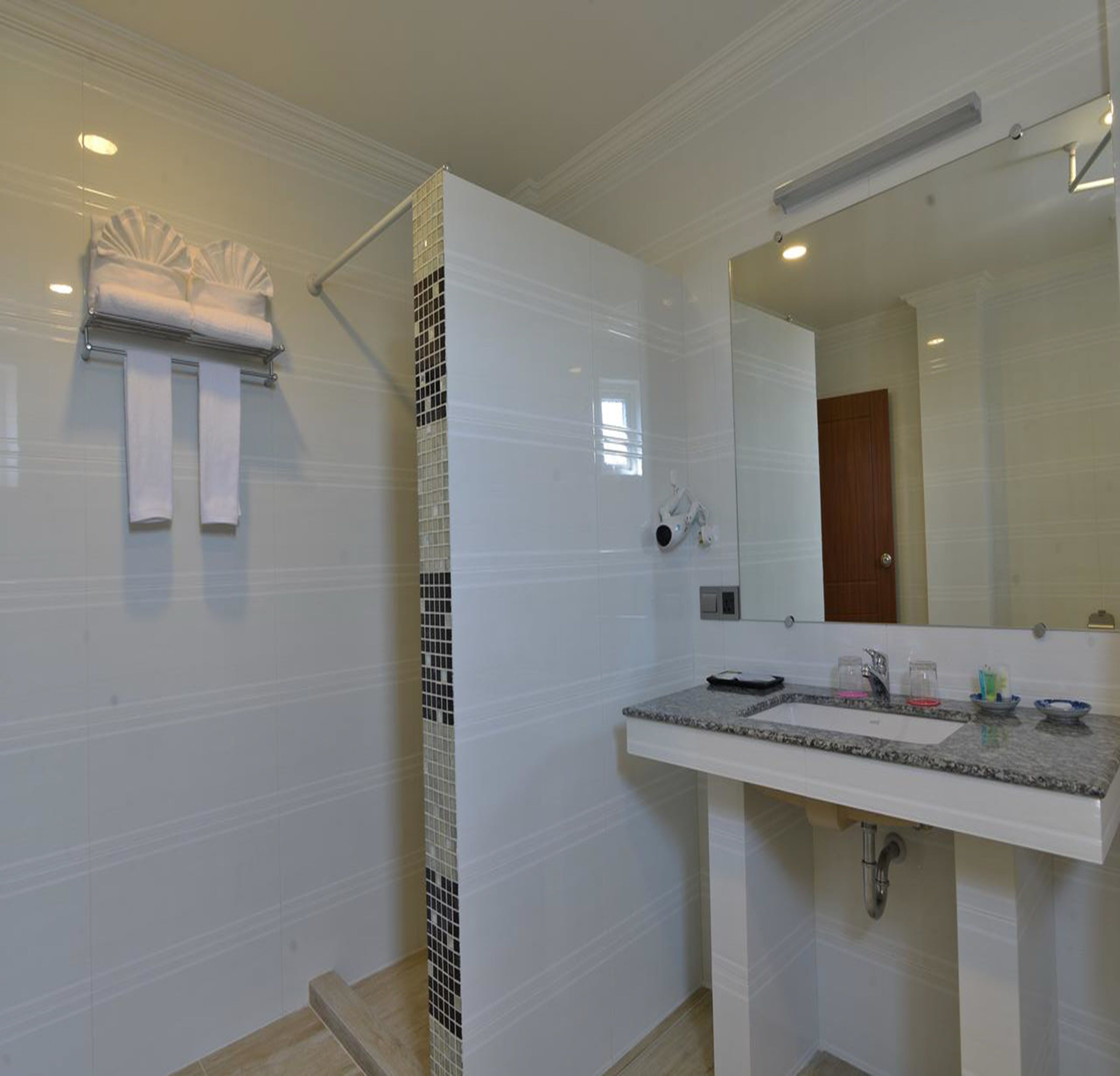 superior room | bathroom | deep-soaking bathtub, free toiletries, dressing gowns, slippers