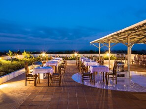 Outdoor dining - Sky View Hotel (Nyaung-U)