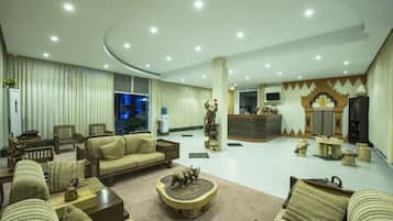 Coin salon dans le hall