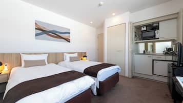 Superior Studio | 2 bedrooms, desk, iron/ironing board, free WiFi