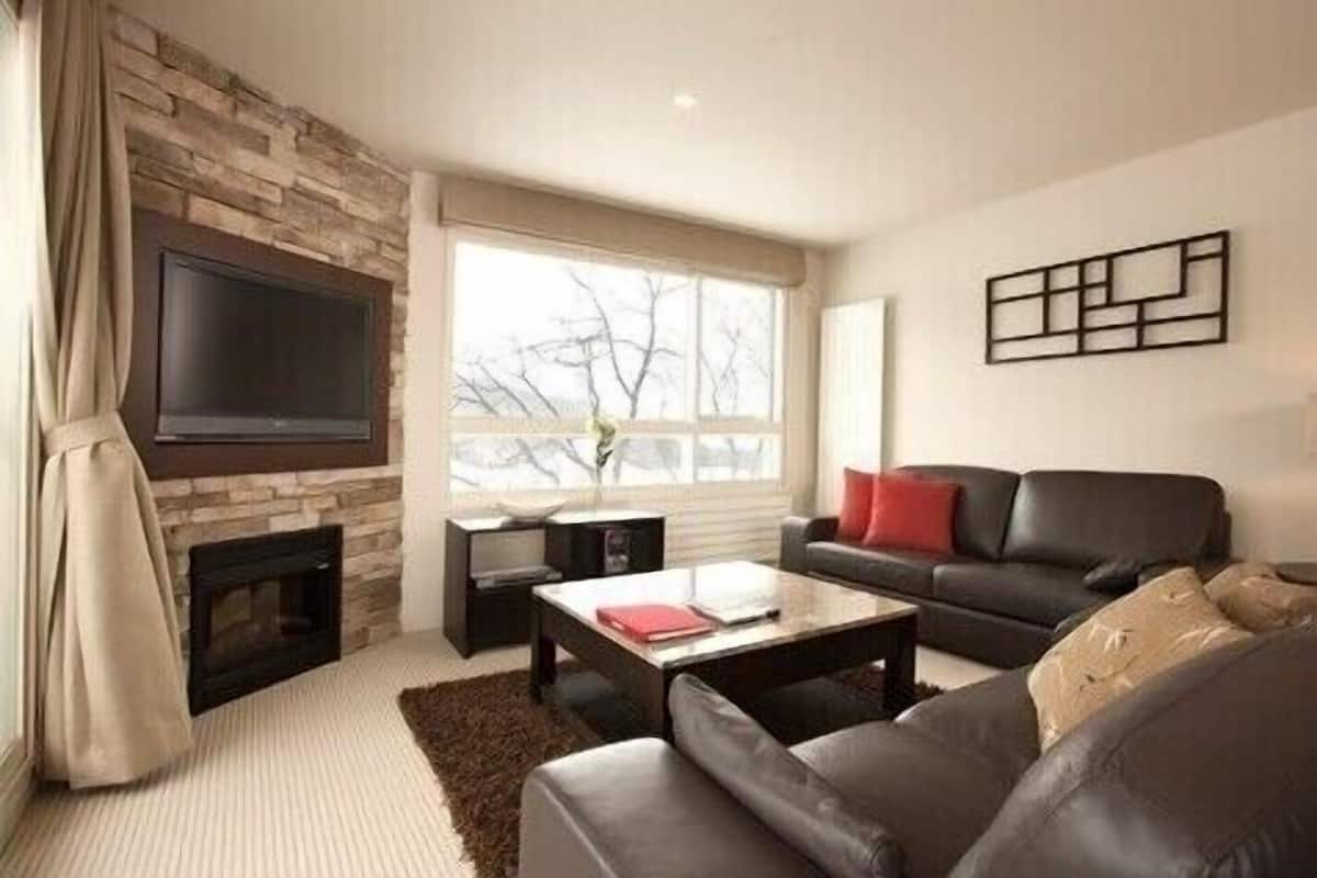 Living area | Flat-screen TV, DVD player