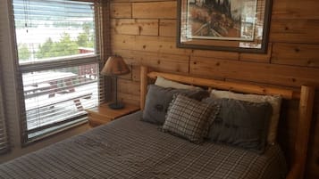 Premium Cabin, 2 Bedrooms, Mountain View | 1 bedroom, free wired internet