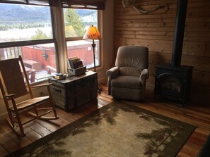 Premium Cabin, 2 Bedrooms, Mountain View | Living room - Whispering Pines Guest Cabin (Anaconda)